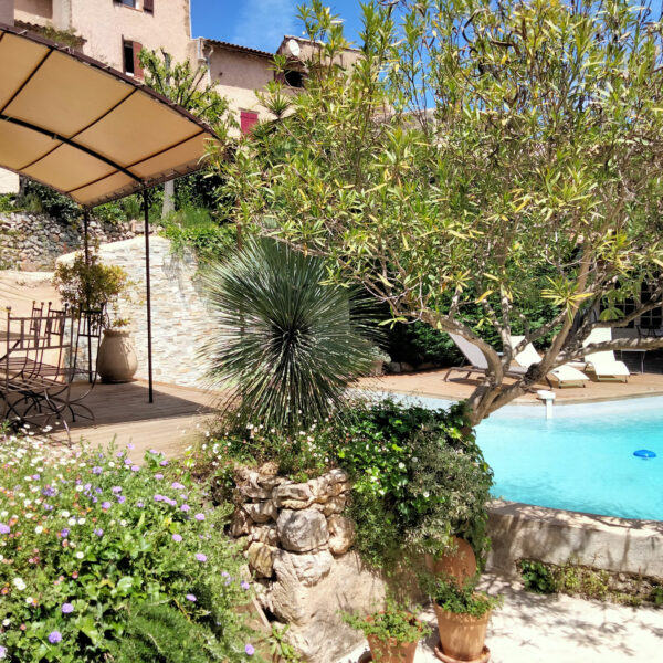 licorne-cotignac-piscine-3